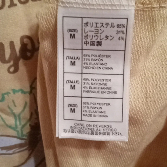 Disney Resort Winnie The Pooh United Kingdom "Typical" Sweatshirt Size Medium - Picture 4 of 4